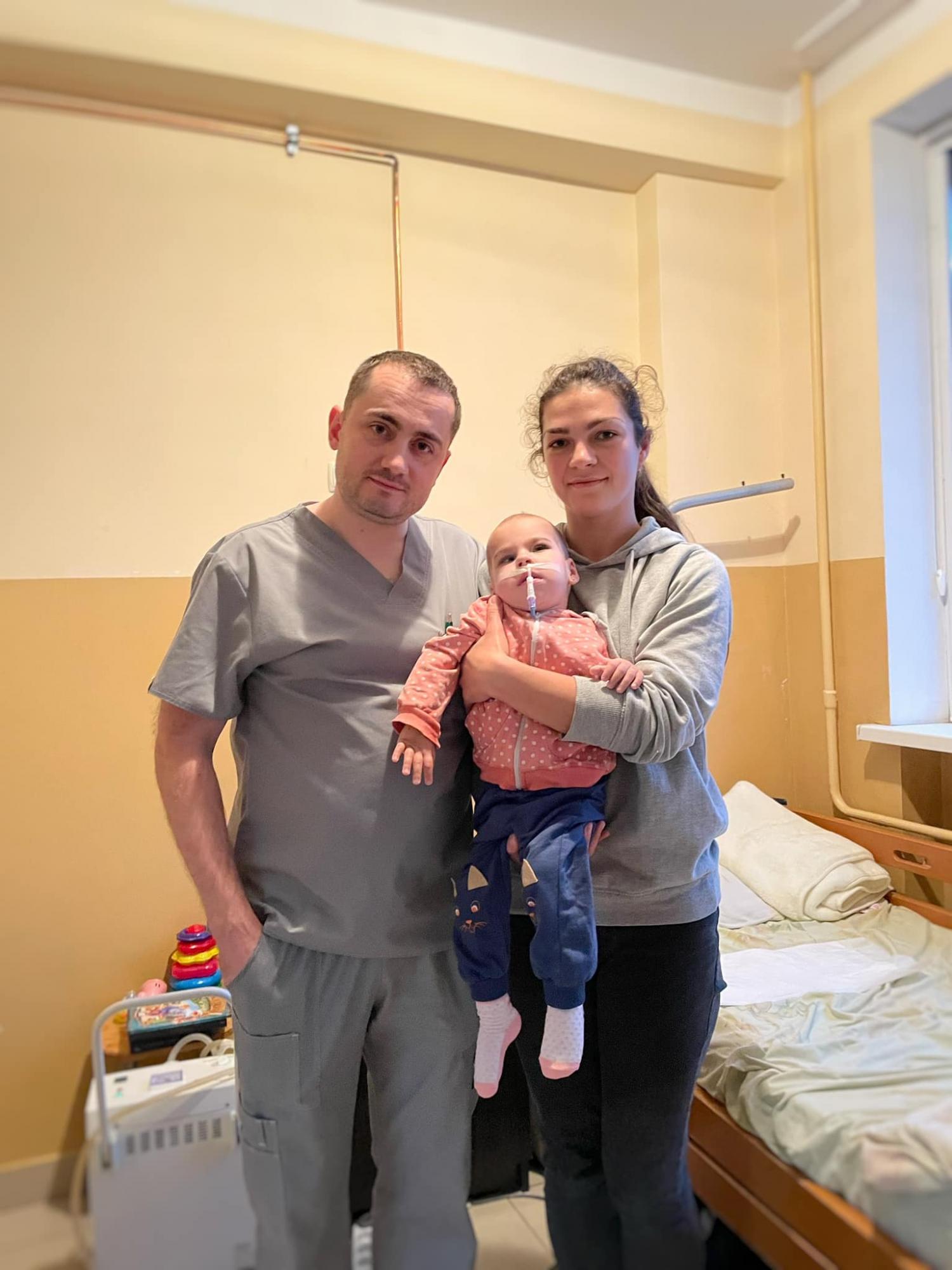 Операція під час обстрілу і без світла: у Львові в екстримальних умовах рятували дитині життя