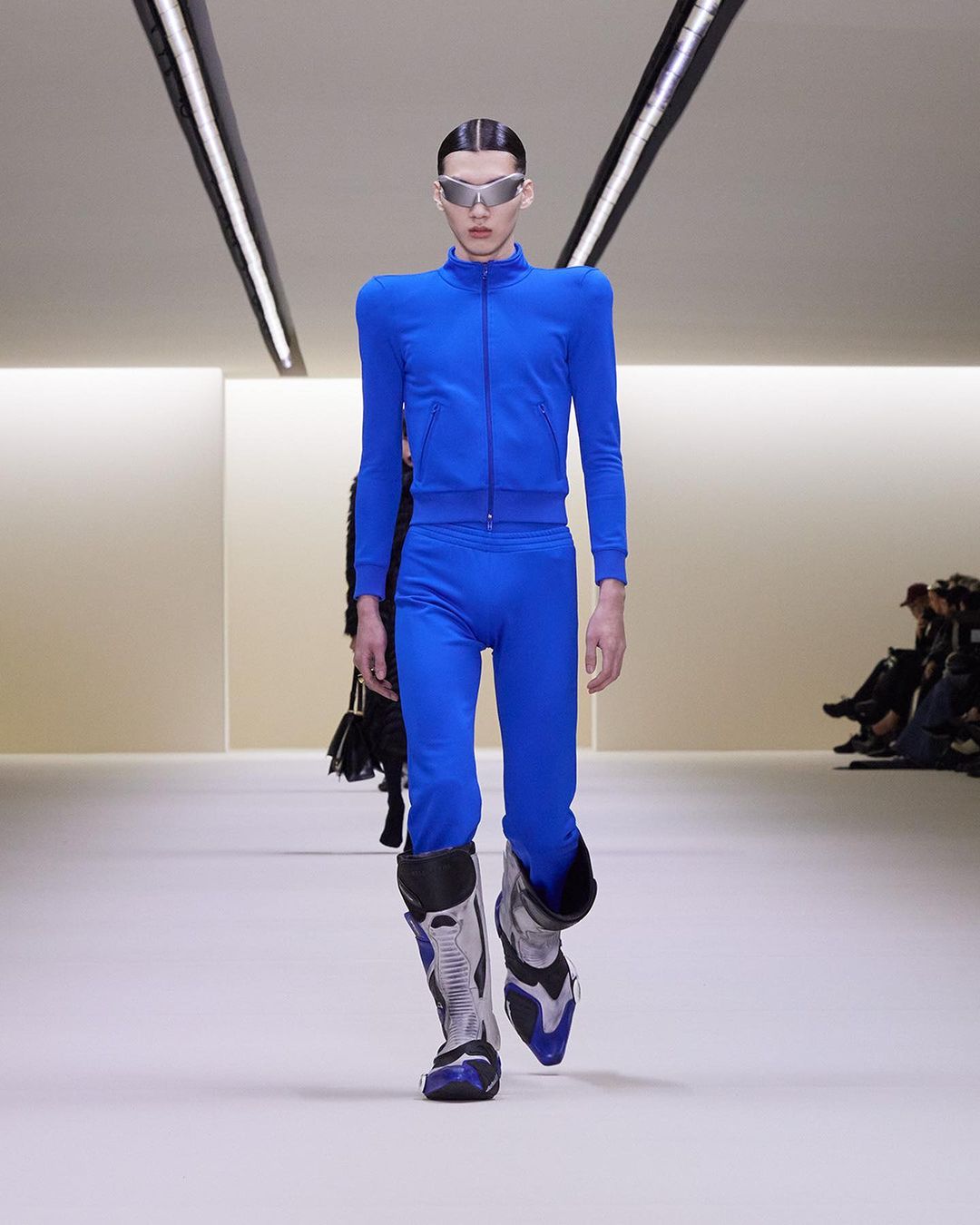 Balenciaga повністю змінила стиль: дивіться фото з секретного показу нової колекції