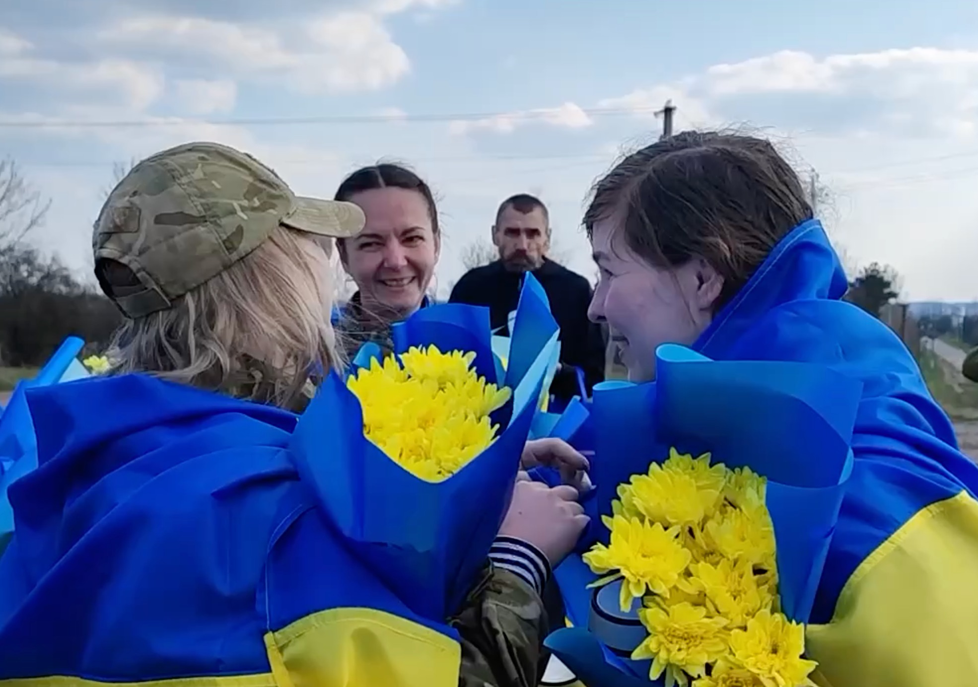 Из плена окупантов вернулась защитница Мариуполя, поэтесса и писательница Валерия "Нава" Карпиленко