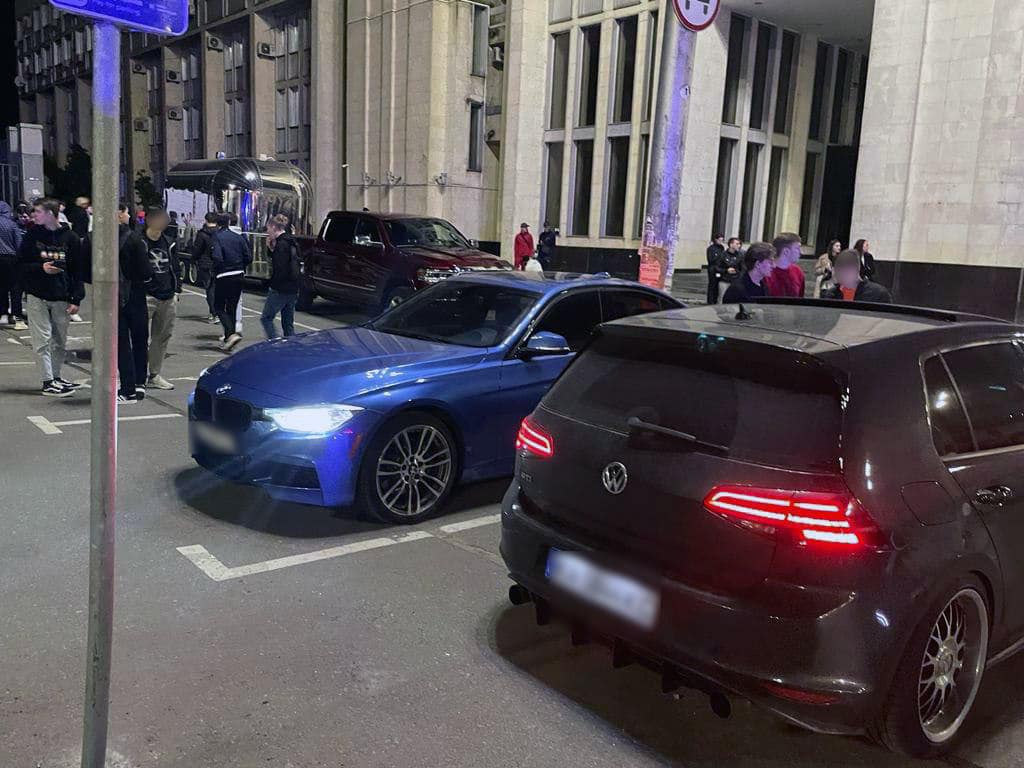 У Києві повістки роздали на нічних зборах дрифтерів: "запросили" форсажників до військкомату
