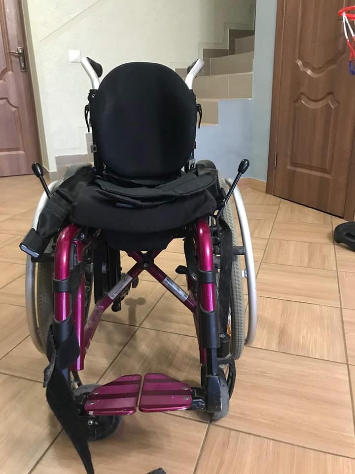 Дівчинку в інвалідному візку не впустили до дитячого розважального центру: в Ужгороді спалахує скандал