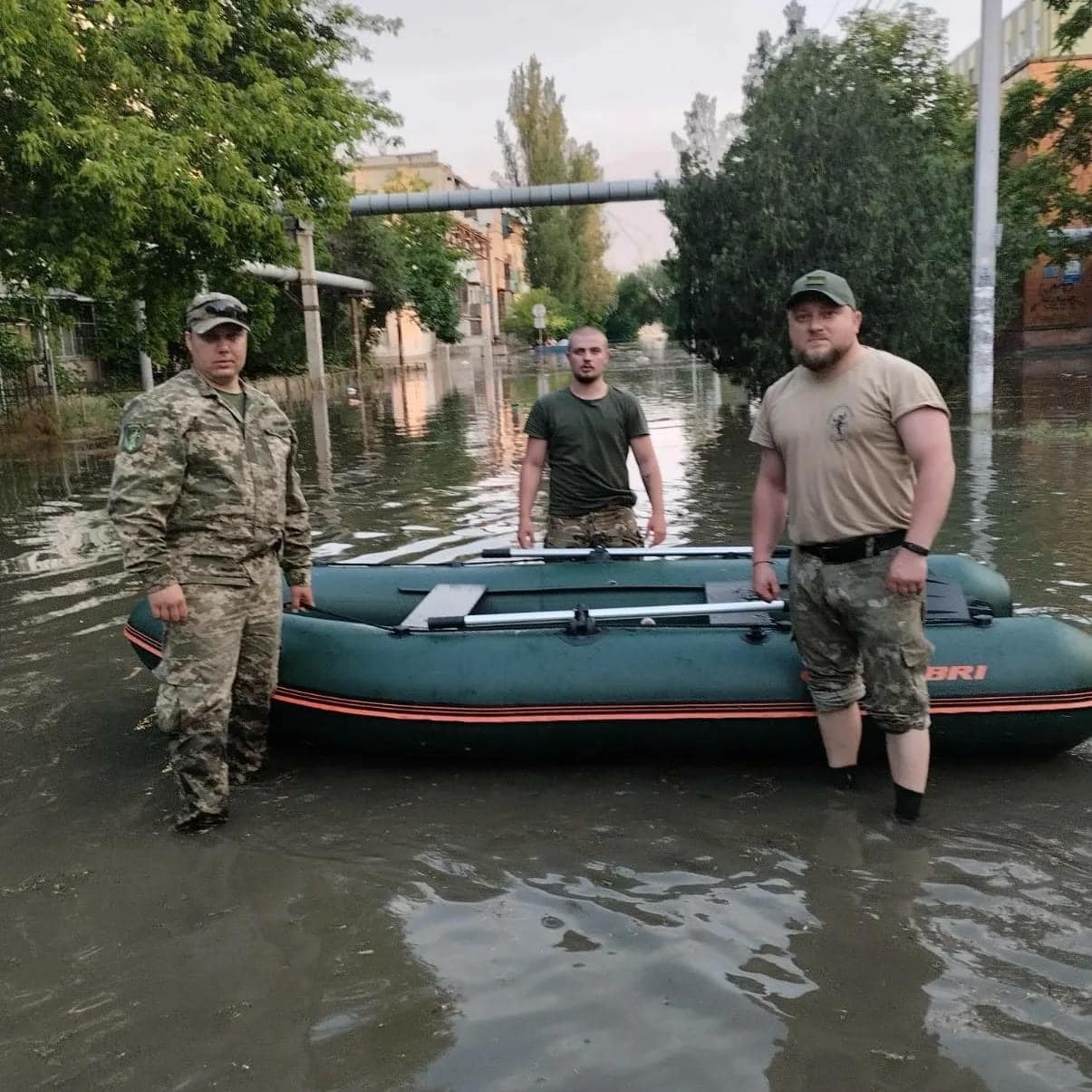 Затянуло сильное течение... Воин ВСУ спас 130 жизней от наводнения ценой собственной жизни