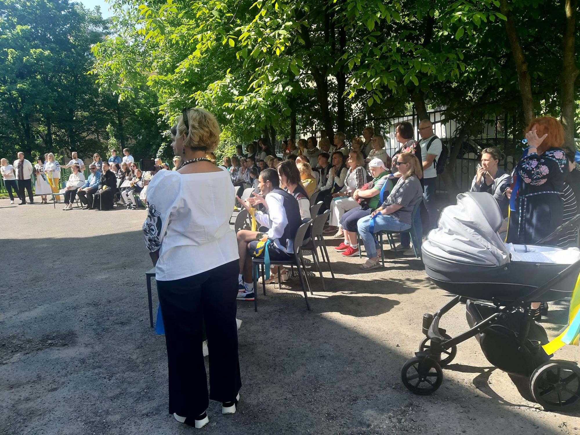 "Чому йому немає місця на святі?" У Львові дитину з інвалідністю не запросили на свято останнього дзвоника