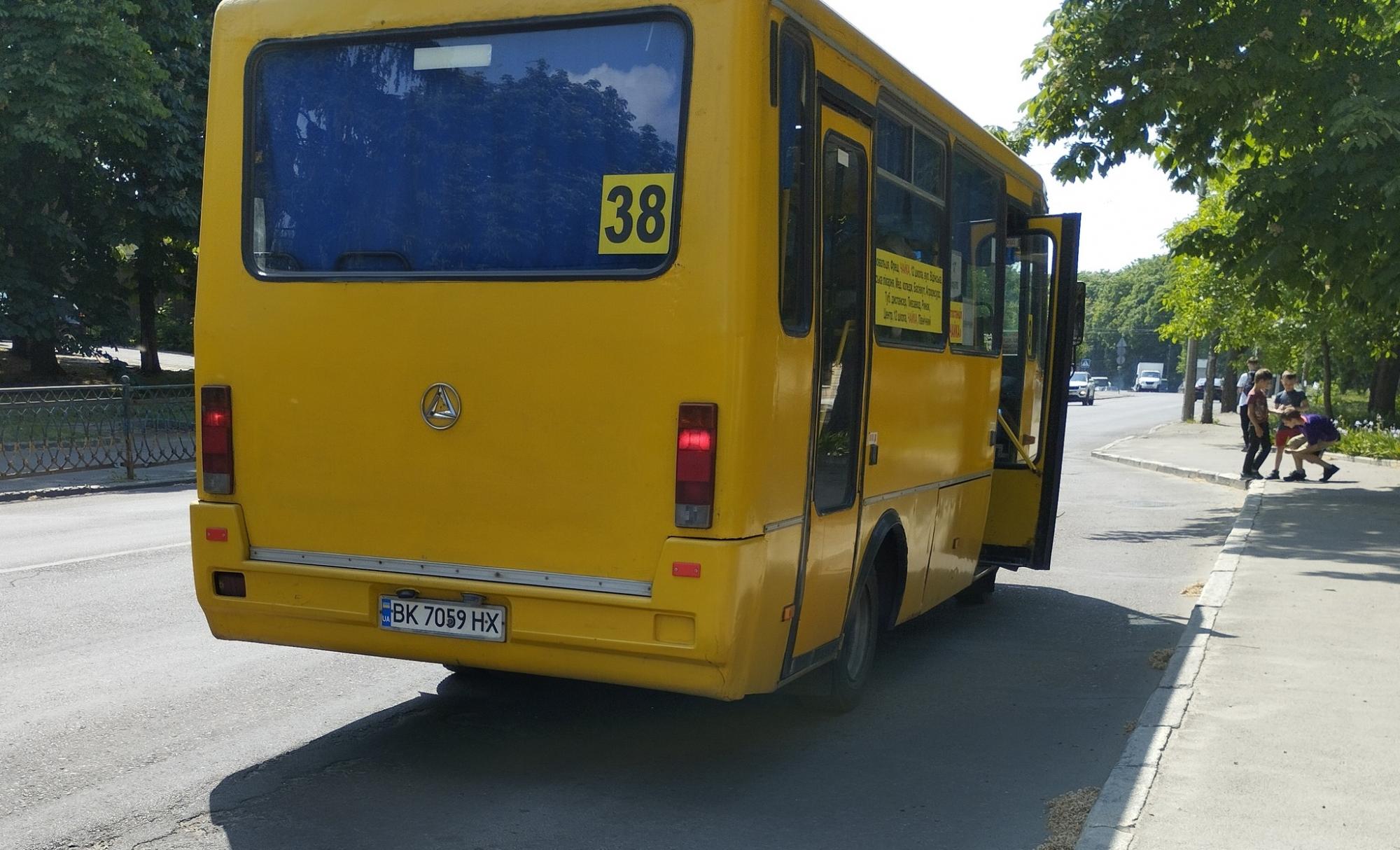 "Развелось вас тут": в Ровно водитель маршрутки нахамил матери погибшего на войне Героя