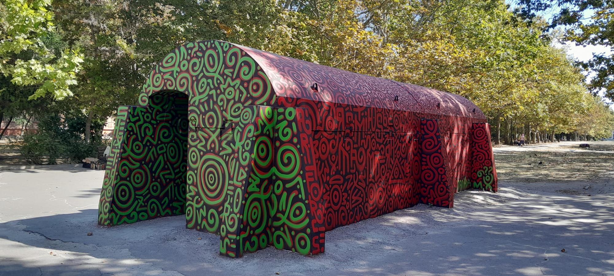 В Херсоне появились уникальные арт-укрытия в стиле "арбузного камуфляжа" (фото)