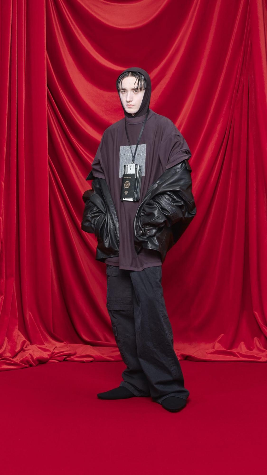Balenciaga выпустили сумки и кошелек, которые просто поражают (фото)