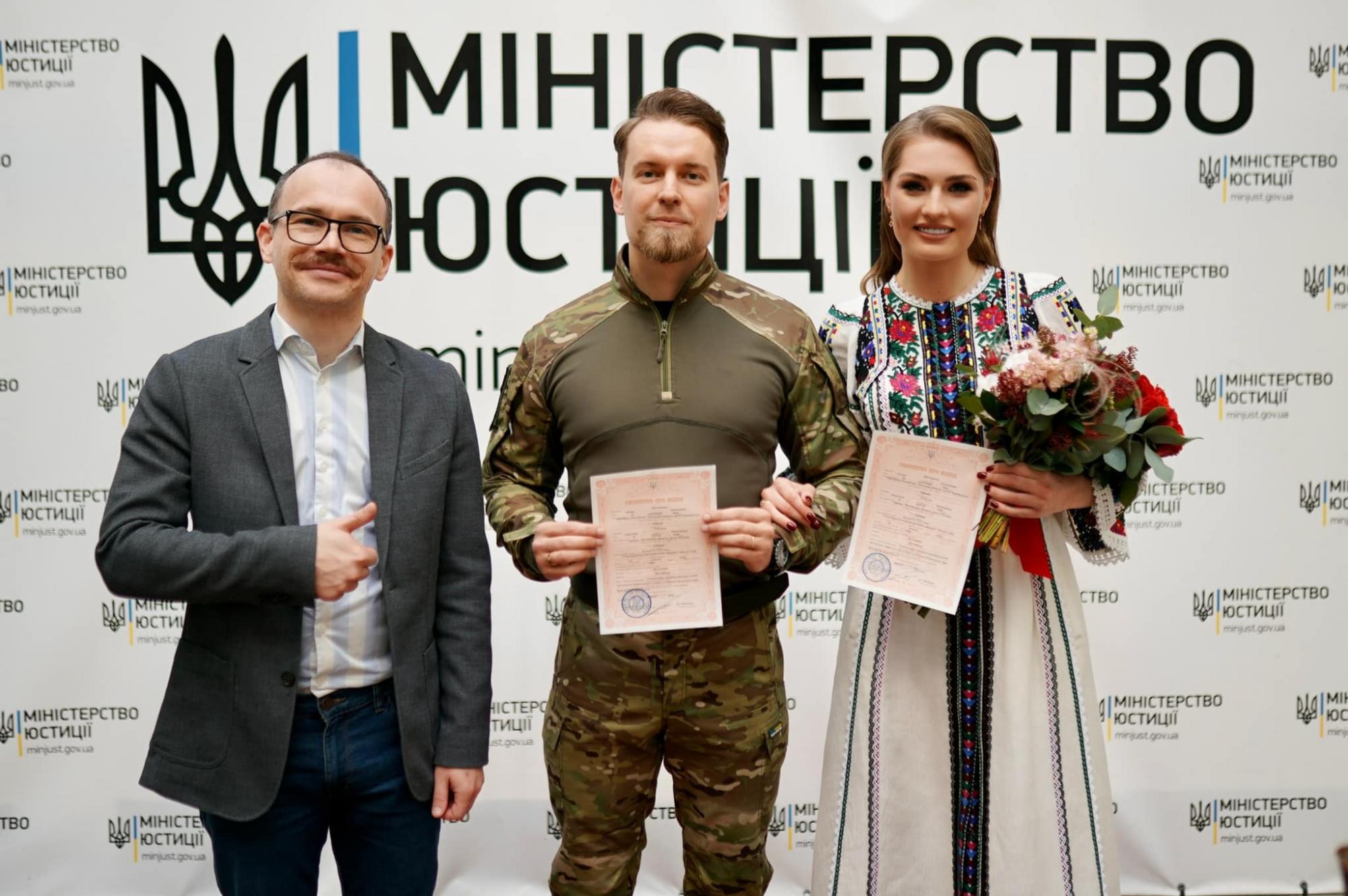 Спикер СБУ Артем Дехтяренко женился на телеведущей: что известно о его избраннице (фото)