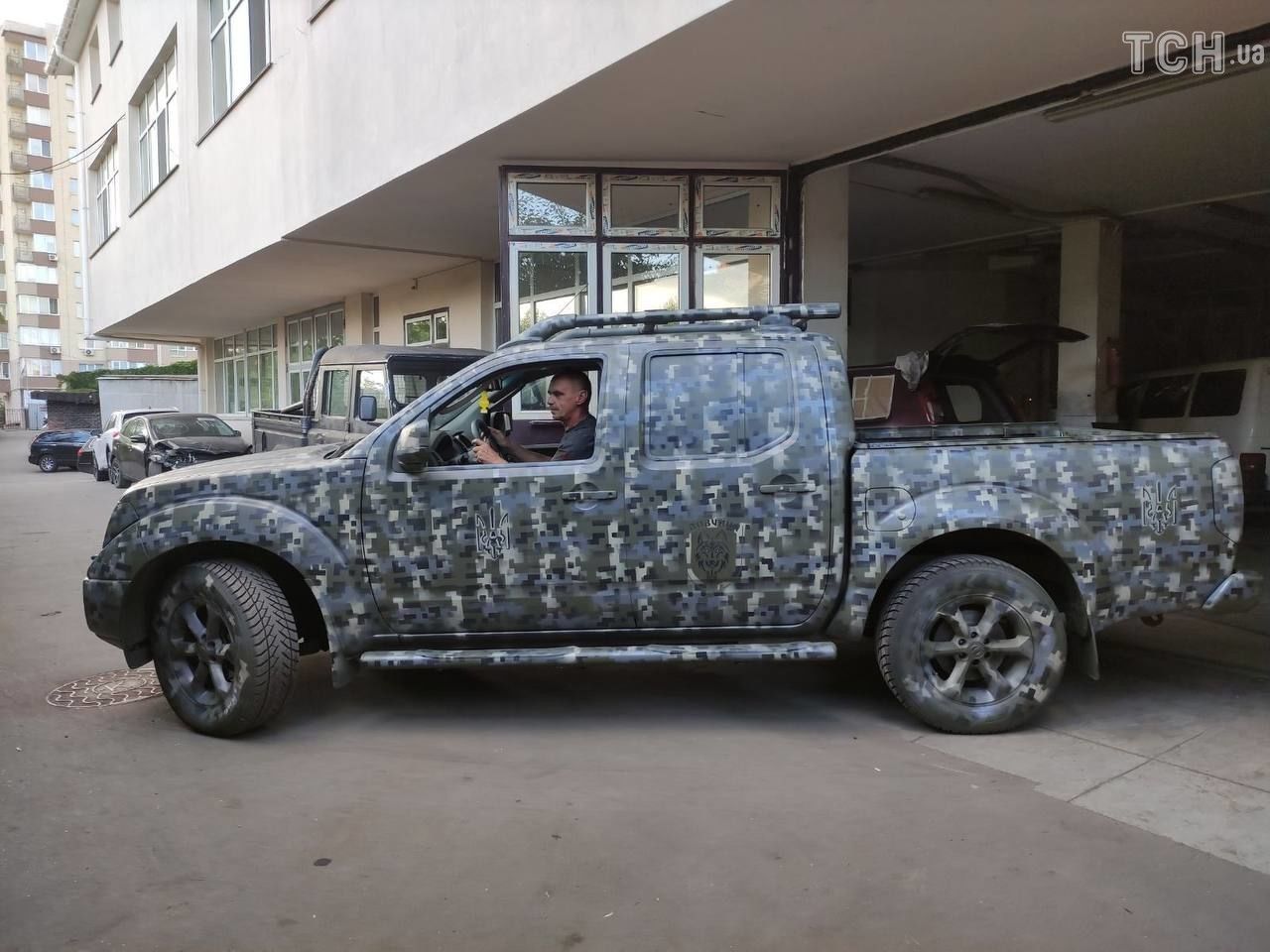 Где находится Олег Винник и как помогает армии: адвокат певца раскрыла подробности