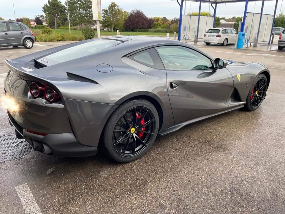 Скандальный нападающий киевского "Динамо" купил Ferrari за полмиллиона евро
