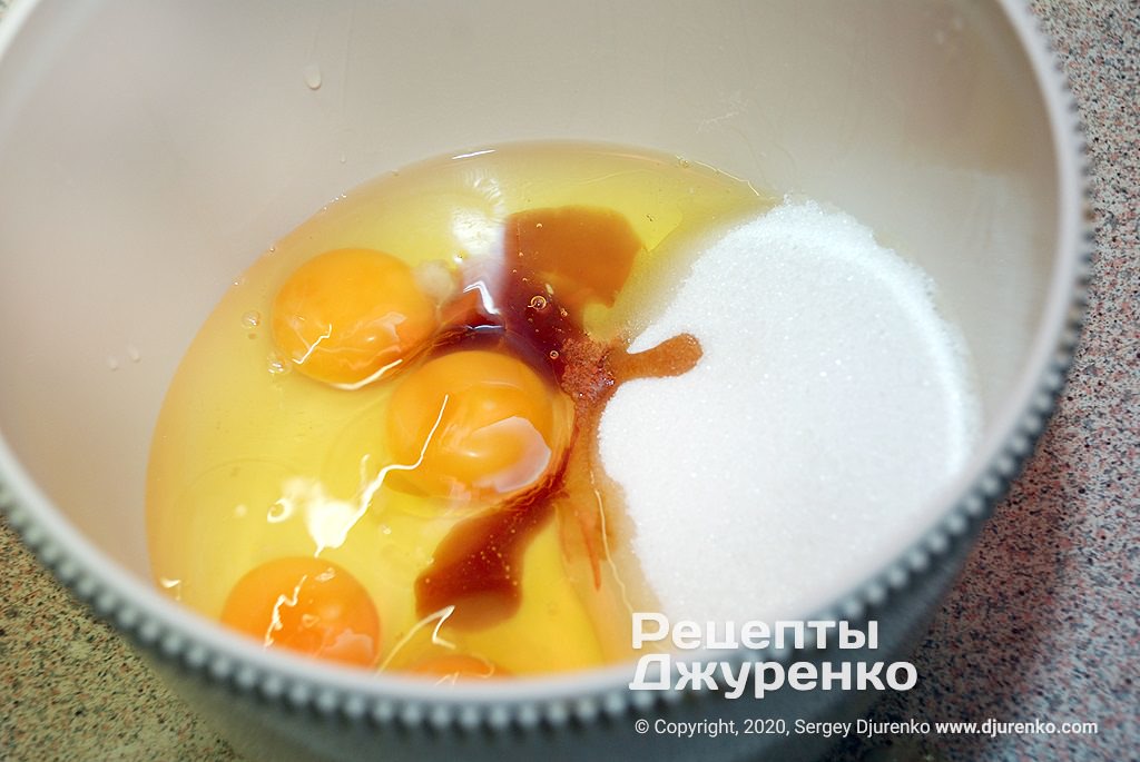 Кулінар поділився рецептом бісквітних коржів, які виходять завжди