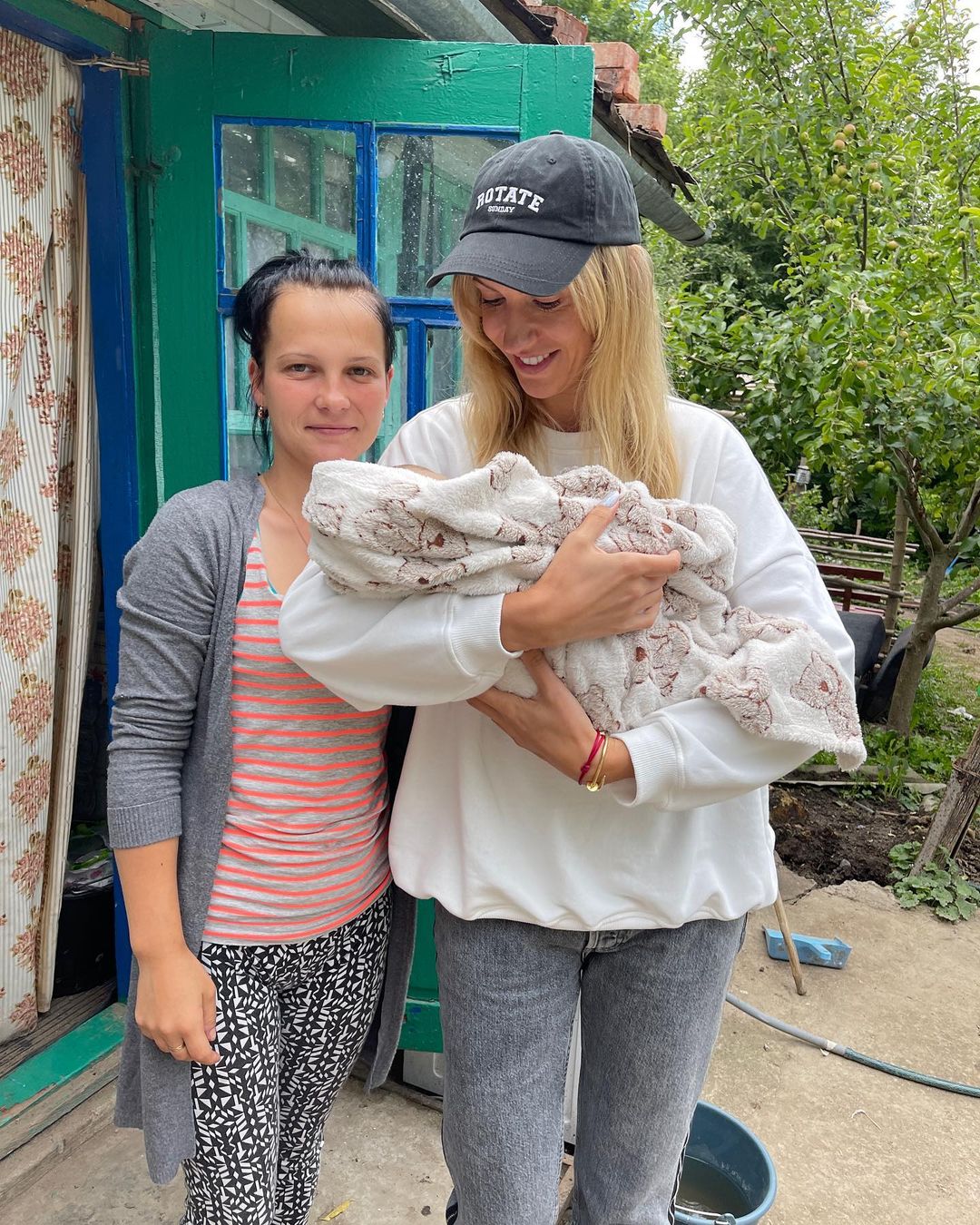 "Як вони турбуються один про одного": Леся Нікітюк поділилася милими фото з дітками-переселенцями