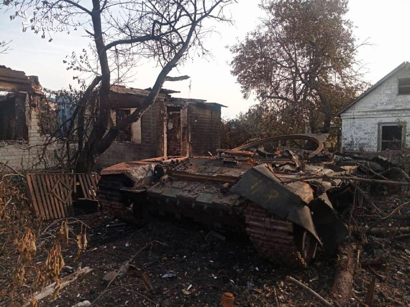 Окупанти покидали награбовані Житомирські шкарпетки, втікаючи з Лимана (фото)