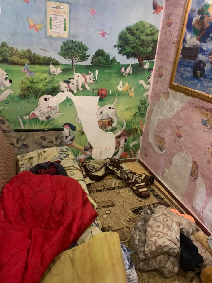 Под Донецком маленьких брата и сестру нашли мертвыми в сундуке (фото)