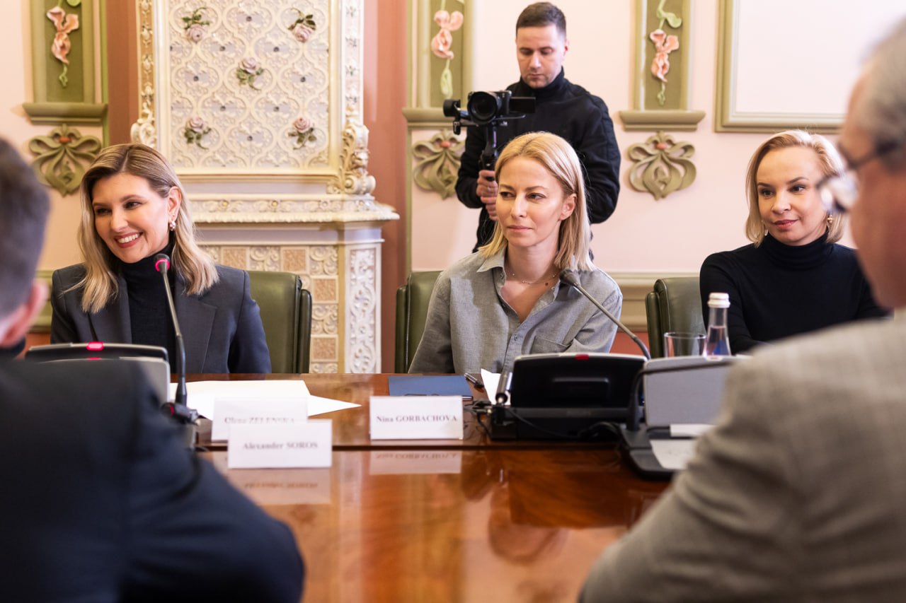 Елена Зеленская в сдержанном образе заговорила о стойкости украинских детей (фото)
