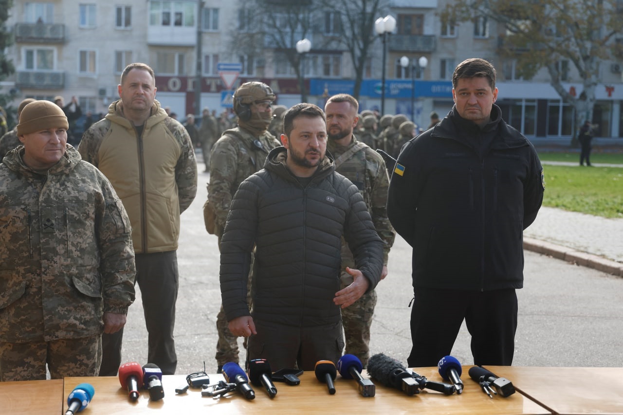 Смотрите, как в Херсоне встречают Зеленского: эмоциональные фото и видео