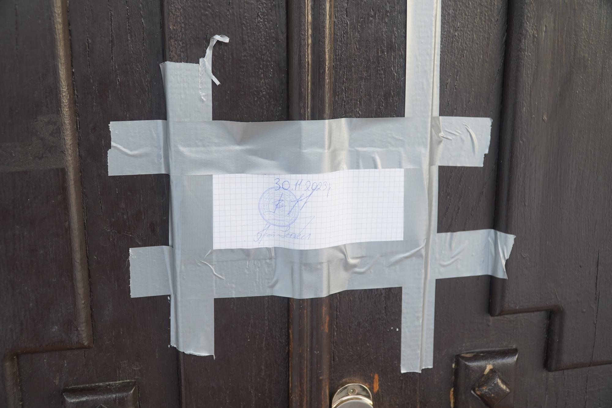 "Студентів направили до підвалу". На Тернопільщині виник скандал між церквою та поліцією (відео)