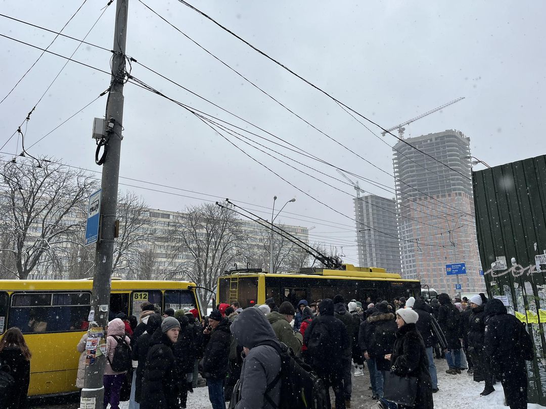 В Киеве метро уже закрыли: на Лыбедской - транспортный коллапс (фото)