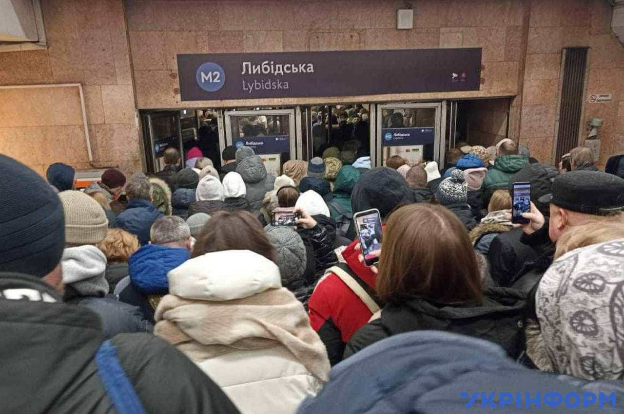 Что происходит в Киеве на Лыбидской после закрытия 6 станций метро (фото, видео)