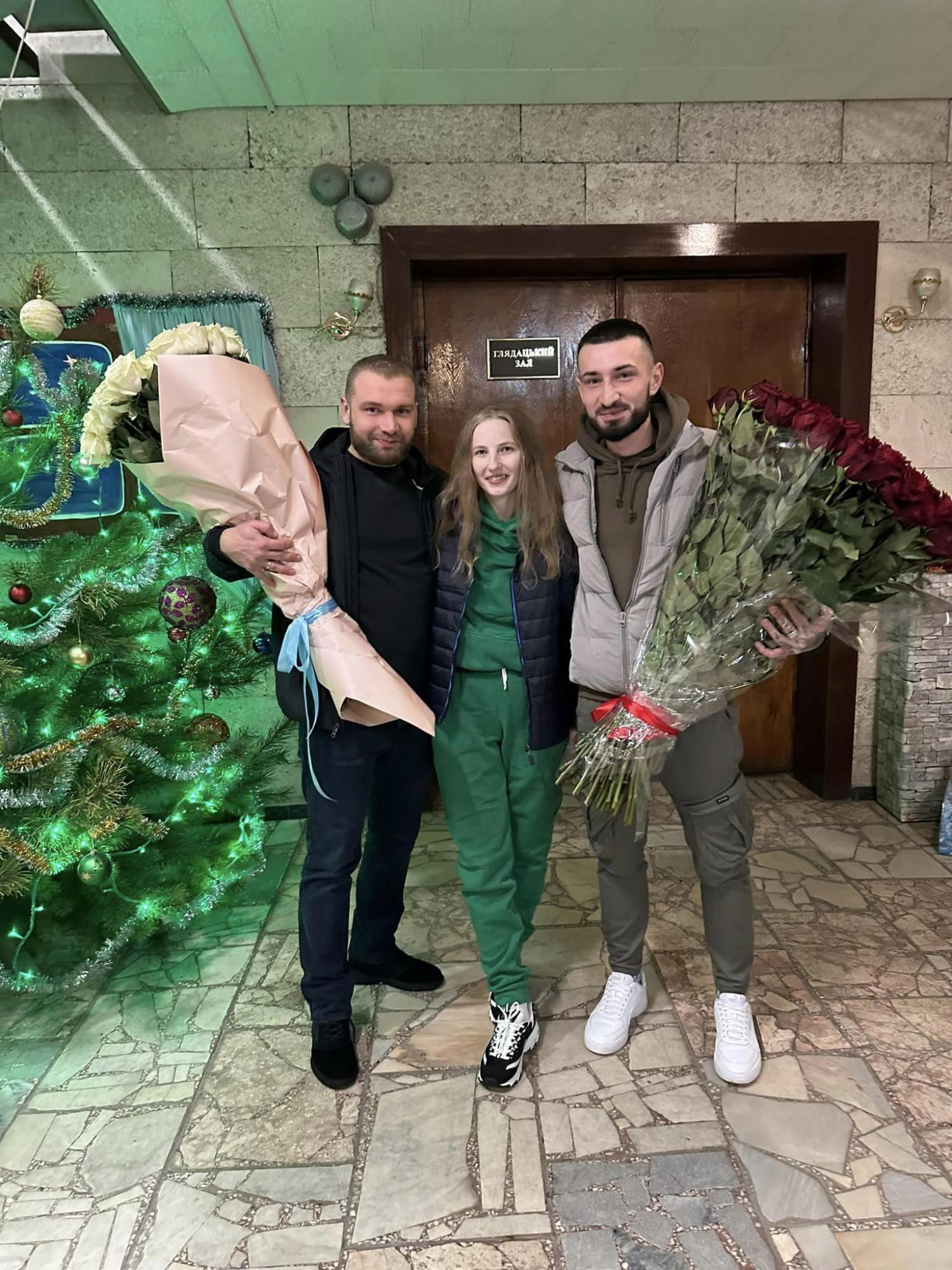 "Справжні почуття не знають перешкод". Військова, яку повернули з полону, виходить заміж (фото)