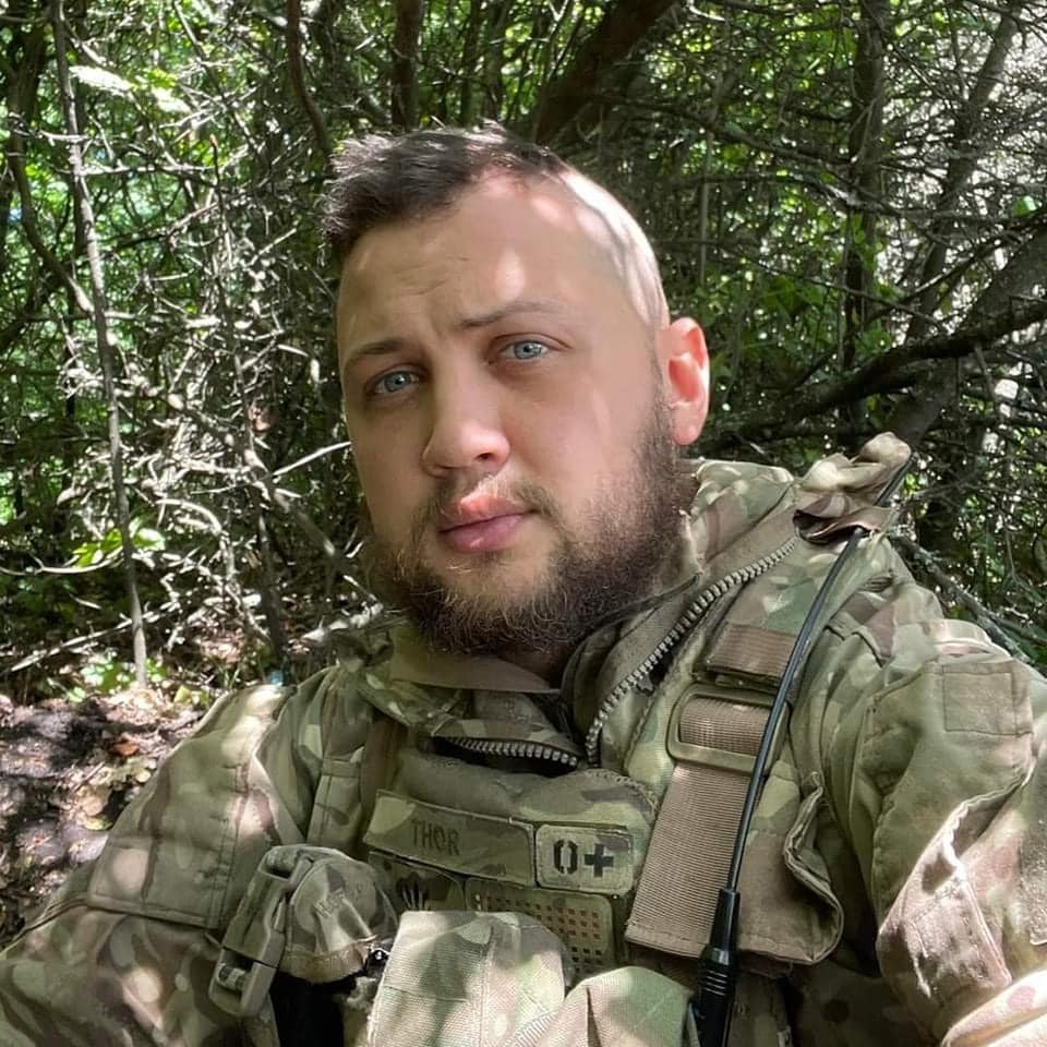 "Мам, вибач. Тобі важко, але я не можу інакше". Історія воїна, який пройшов пекло війни, але досі не отримав Героя. Навіть посмертно
