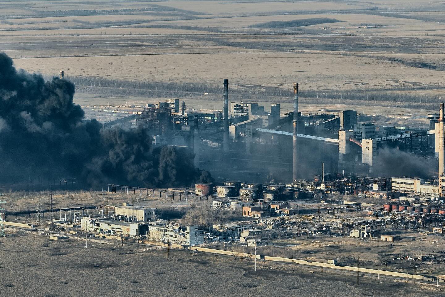 "На наших очах місто зрівняли з землею". Фотографи показали, як зараз виглядає Авдіївка