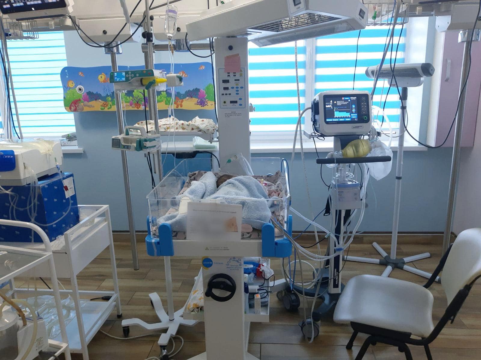 Не могла дихати та була на ШВЛ: у Львові в дівчинки на язиці виявили небезпечну кісту
