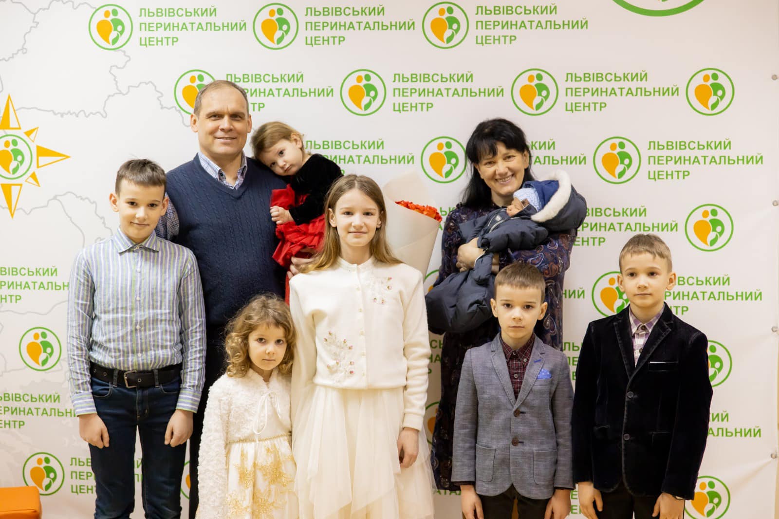 87-летняя украинка стала бабушкой для 105 внуков: как ей это удалось