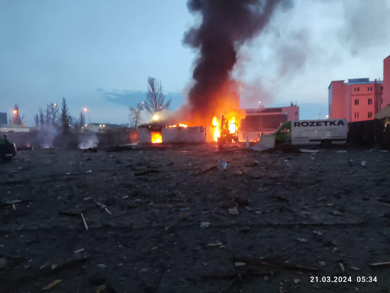 Ракетная атака на Киев: под обстрел попал большой склад ROZETKA (фото)