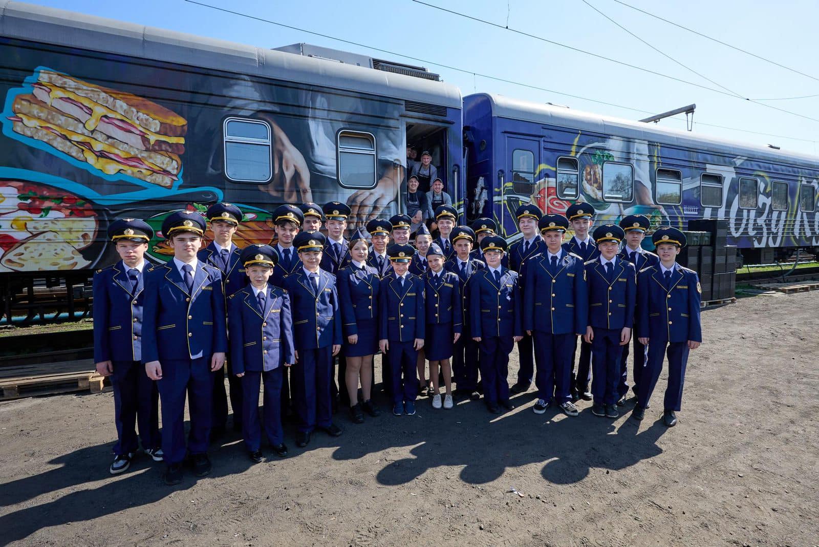 Укрзалізниця показала, як працює поїзд-кухня на Харківщині: фото