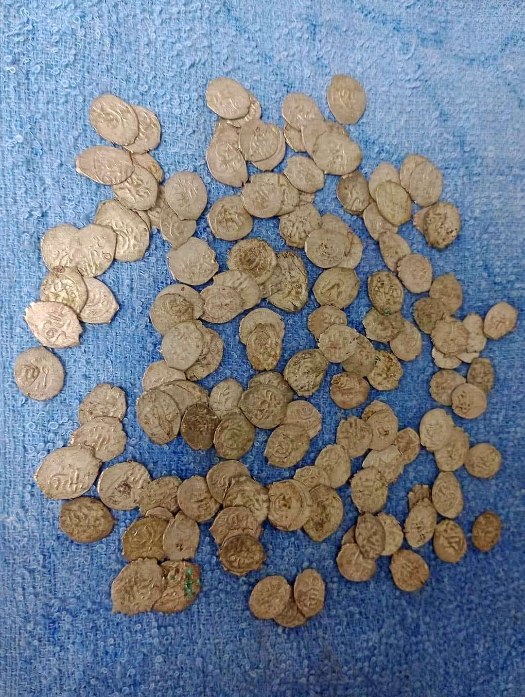 Під Одесою знайшли горщик зі скарбами Кримського ханства (фото)