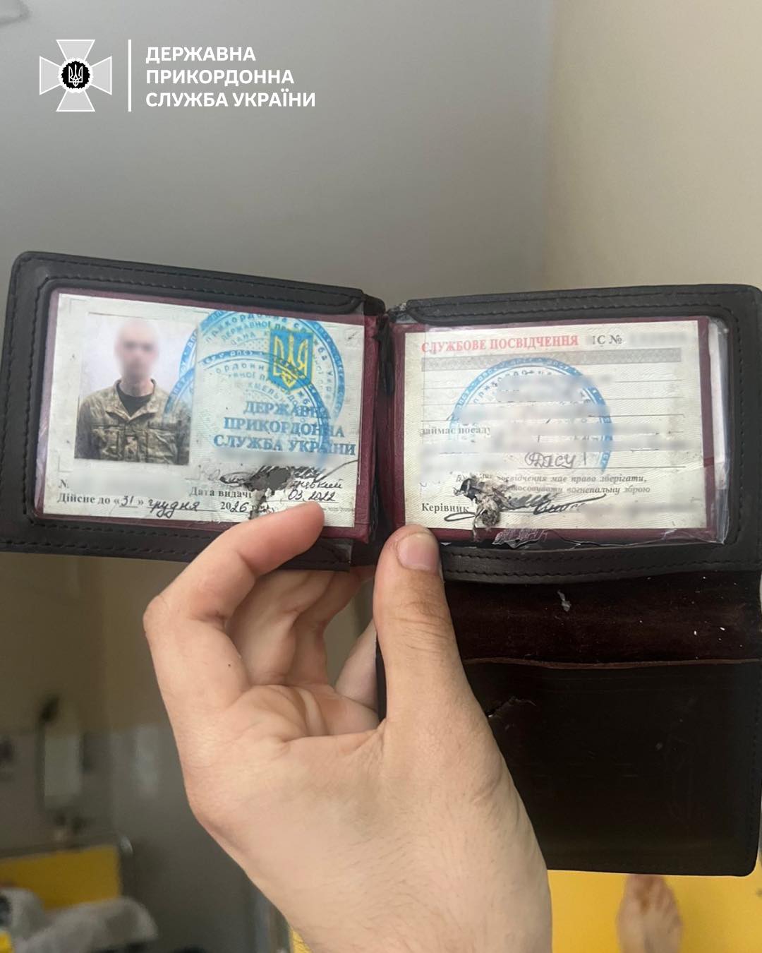 Могла стать роковой: удостоверение спасло пограничника в Волчанске от пули (фото)