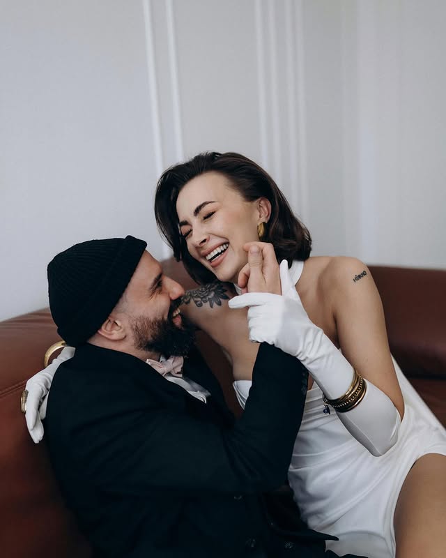 Встречали стоя и с аплодисментами. После возвращения на "Лигу смеха" Виктор Розовый довел зрителей до слез (видео)