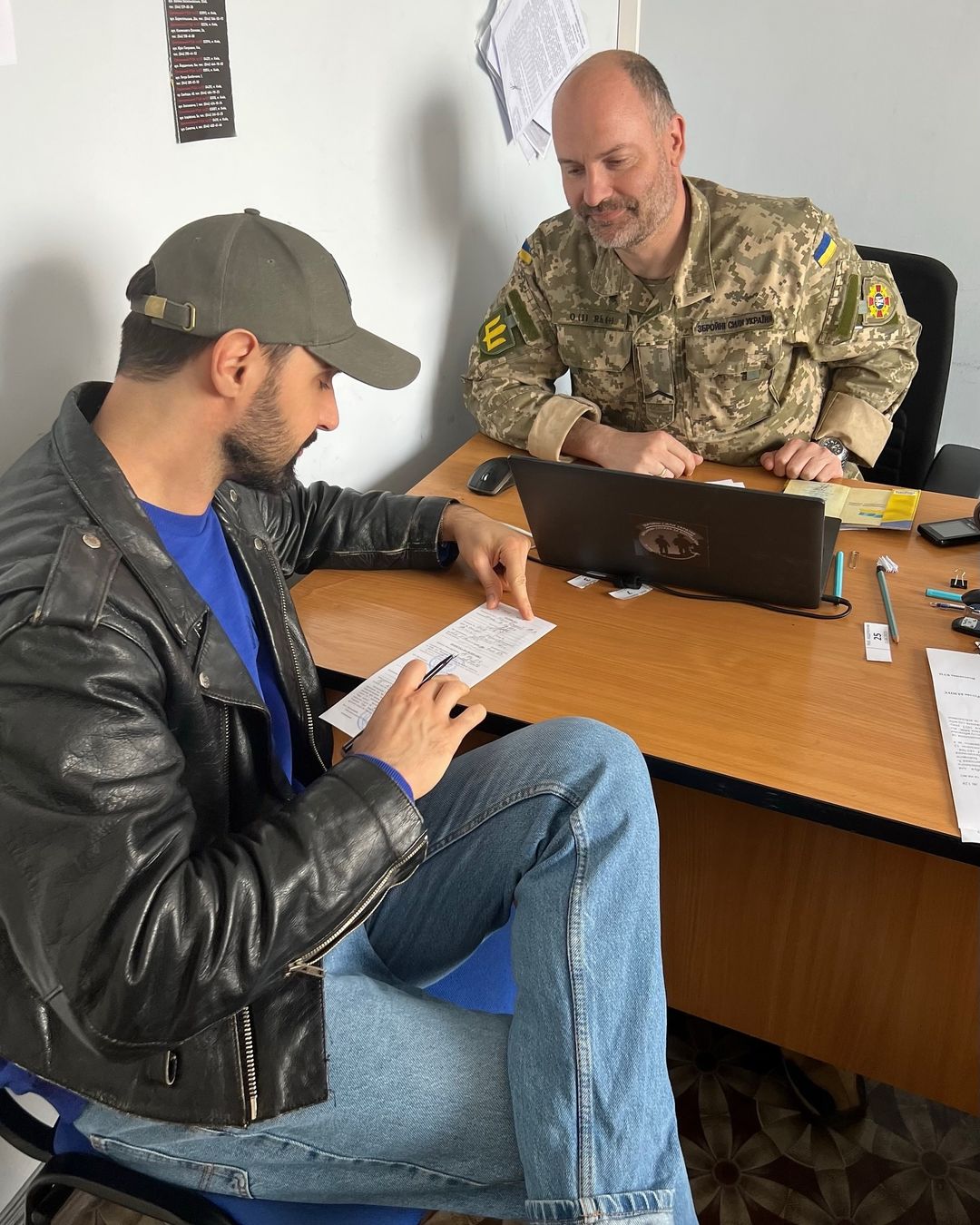 "Готова була подавати набої": Козловський пригадав початок стосунків з дружиною