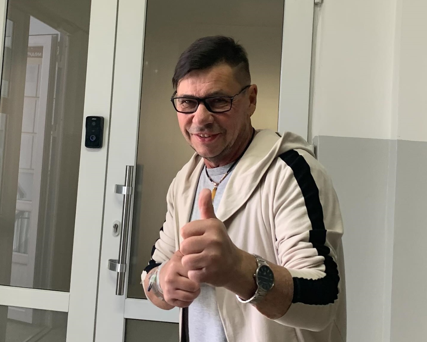 У зірки гурту DZIDZIO прямо на сцені стався серцевий напад: у якому він стані