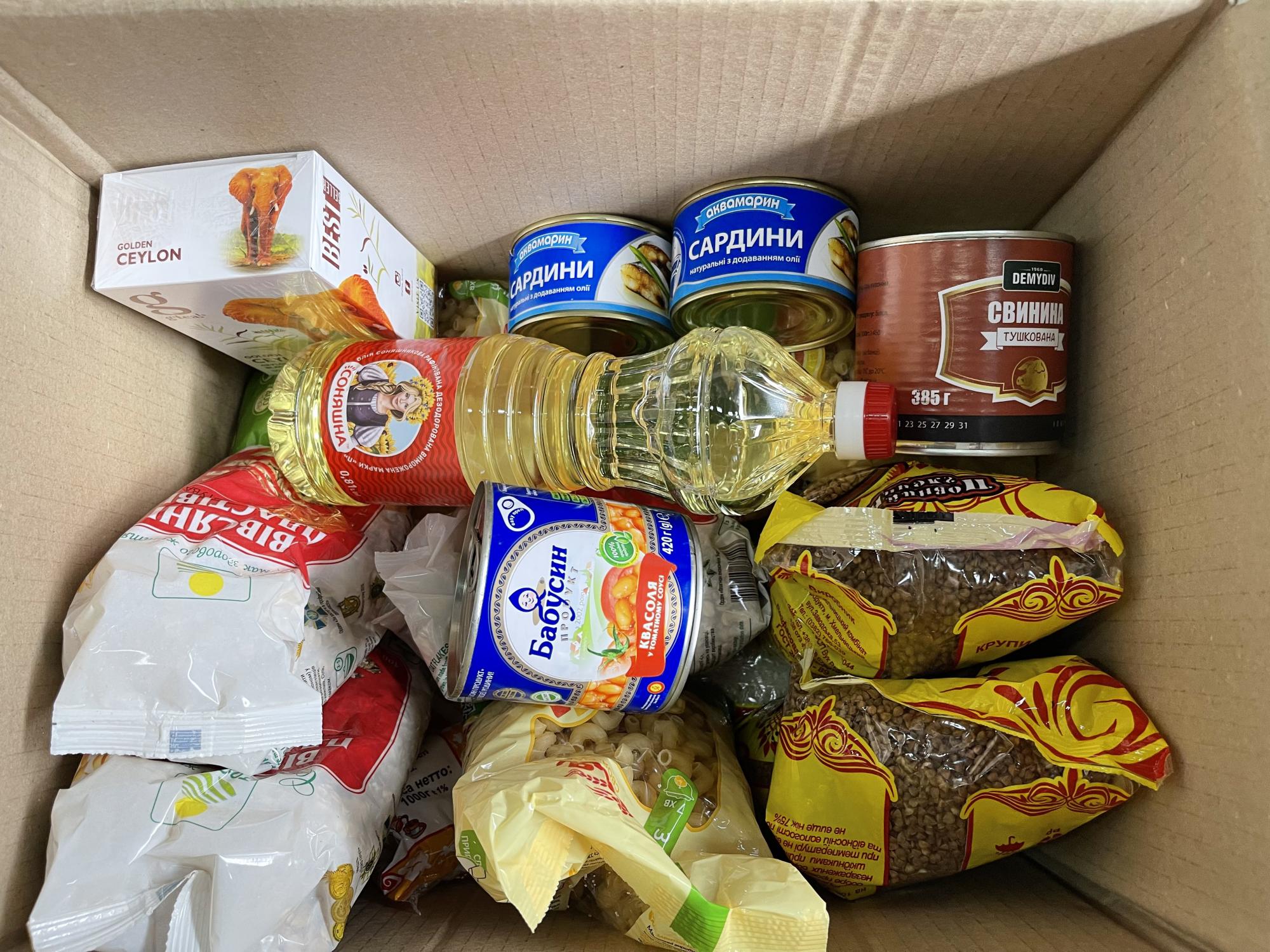 &quot;Світ не має звикати до геноциду у центрі Європи&quot;: як виглядають доставлені в Україну бокси з їжею (фото)