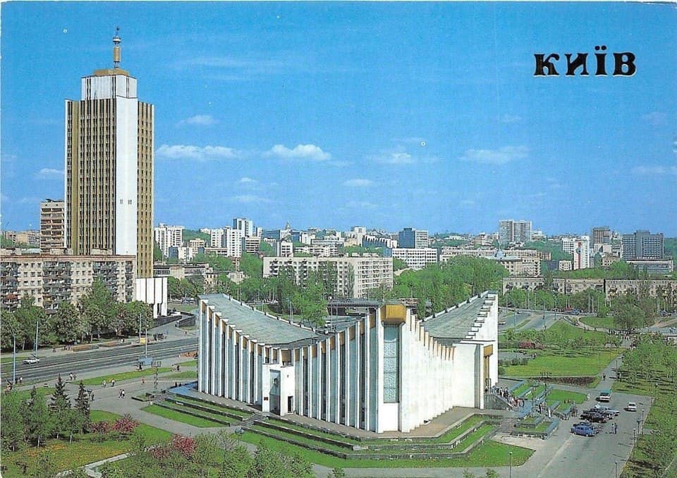 Як і чому велична будівля у центрі Києва перетворилася на "бермудський трикутник"