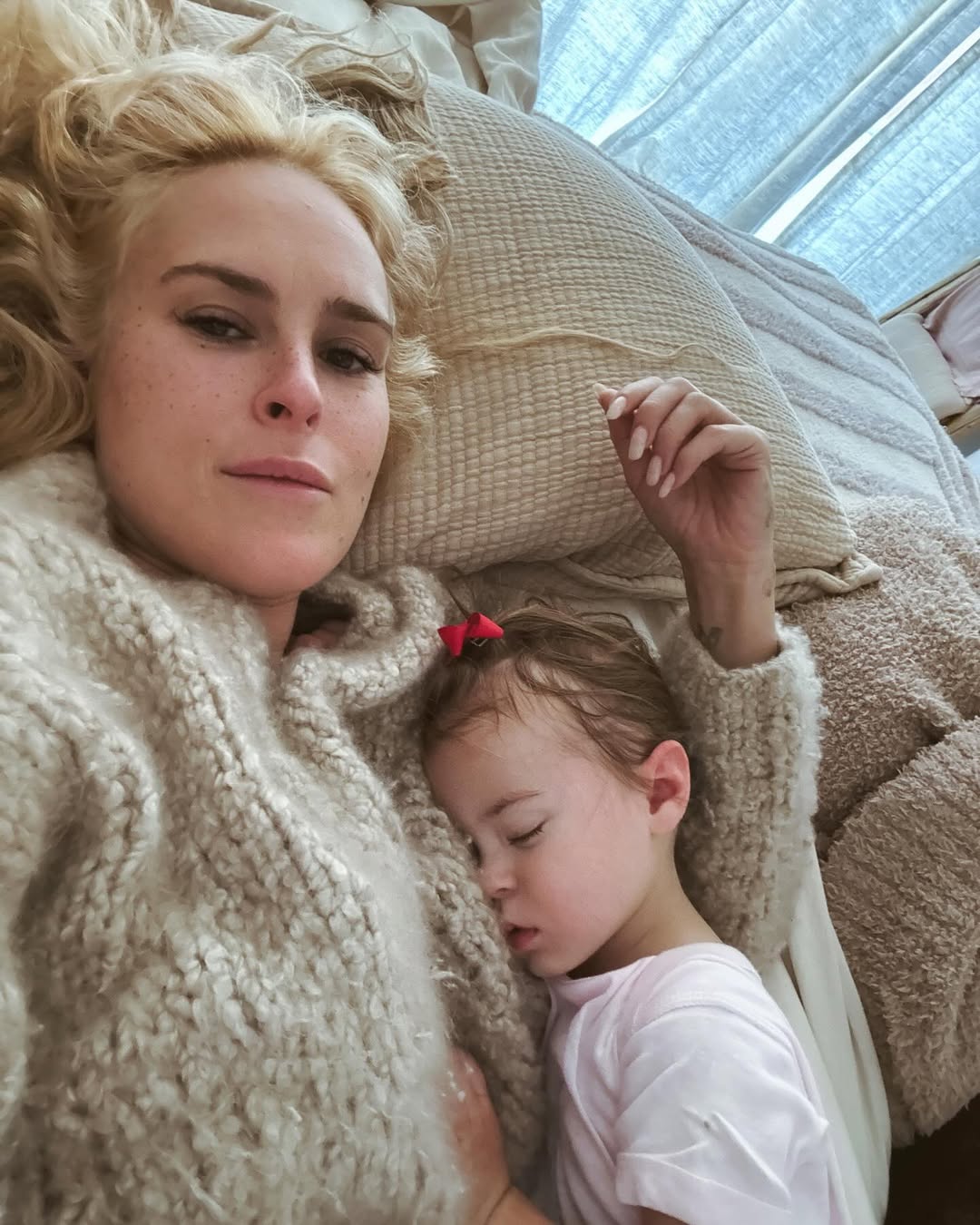 "Нет ничего странного": 36-летняя дочь Деми Мур до сих пор принимает ванну со своими сестрами