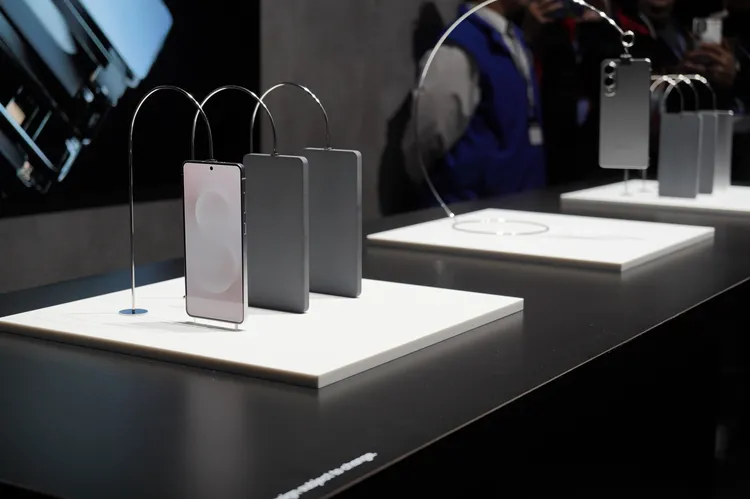 Чем еще удивила Samsung на презентации Galaxy Unpacked 2025 (фото)