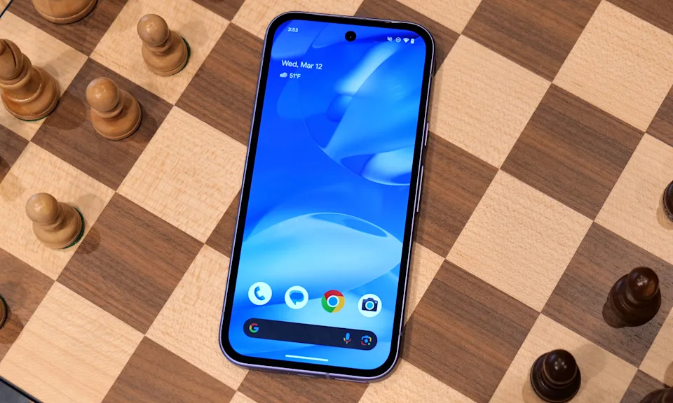 Новий хіт? Цей смартфон середнього класу може "знищити" iPhone 16e вже у 2025 році