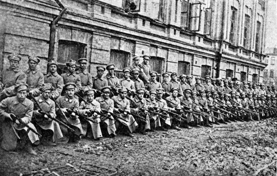Україна сьогодні вшановує пам'ять Героїв Крут: історичні фото та архівні документи