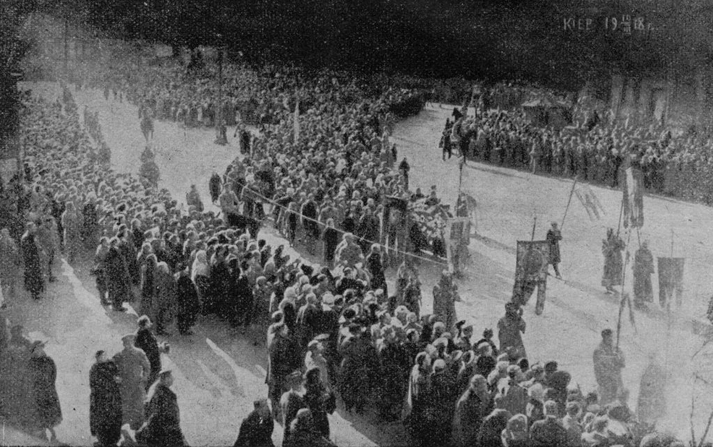 Україна сьогодні вшановує пам'ять Героїв Крут: історичні фото та архівні документи