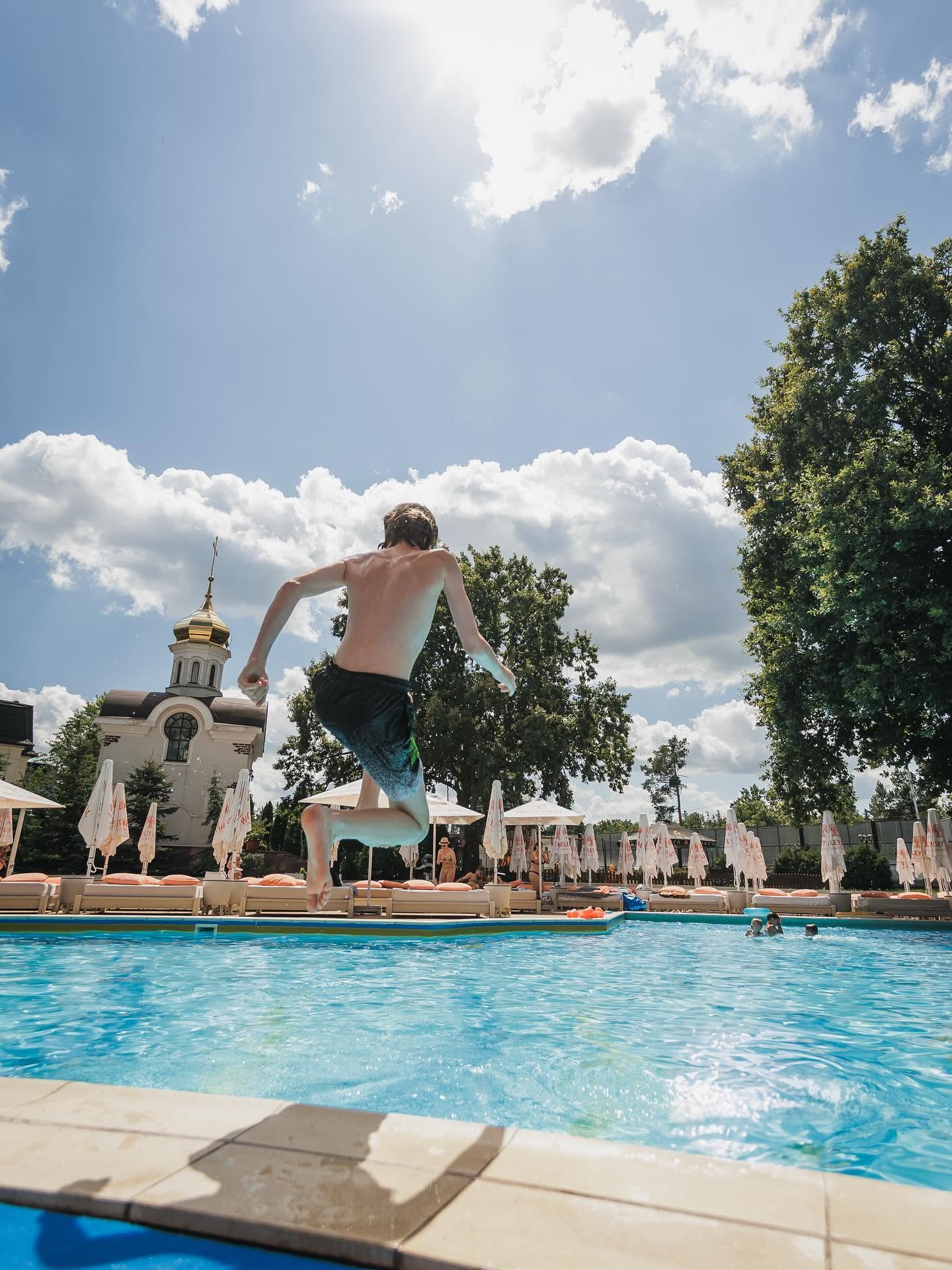Під Києвом відкривають новий luxury-басейн: що відомо про грандіозну локацію