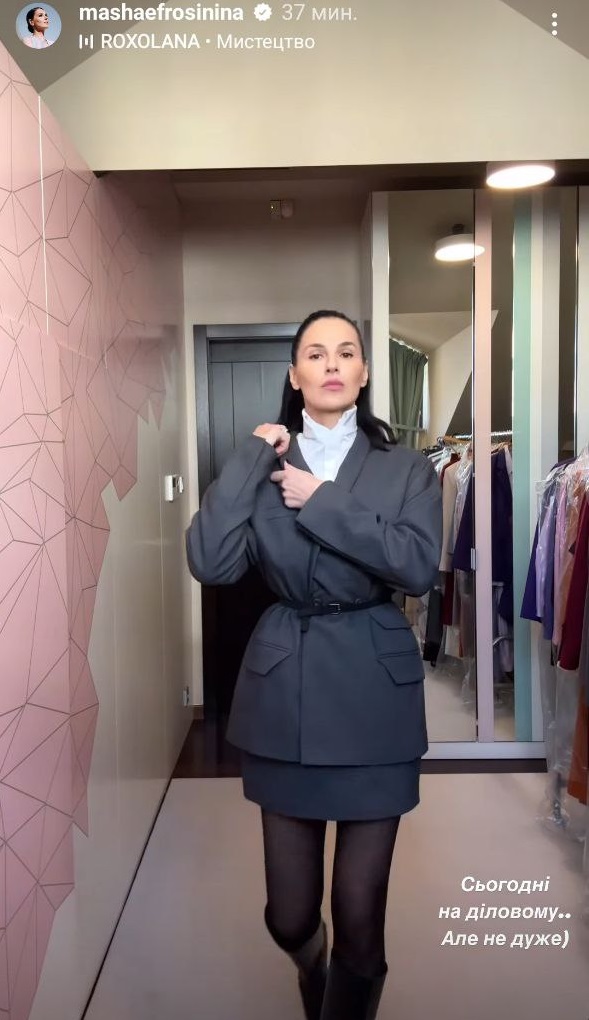 Как стилизовать серый пиджак оверсайз: Маша Ефросинина показала модный прием (фото)