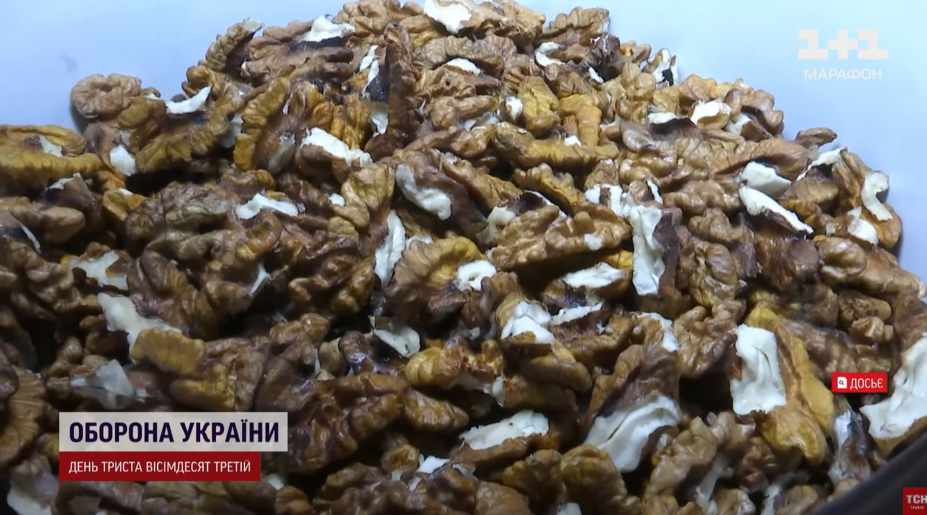 Допомагають вистояти у самому "пеклі": українські пенсіонери відправляють ЗСУ особливі подарунки