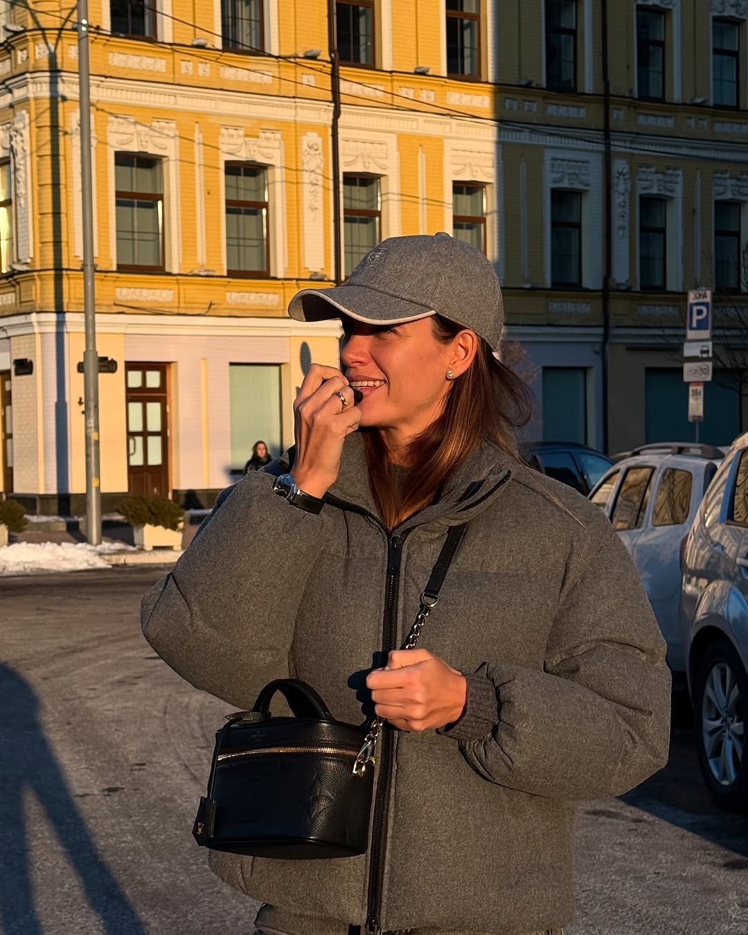 Як виглядають наймодніші джинси на весну 2025: дружина Решетніка продемонструвала стильний "лук"