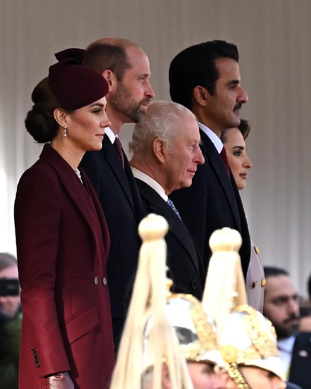 В пальто цвета бургунди. Кейт Миддлтон впервые за долгое время вышла в свет (фото)