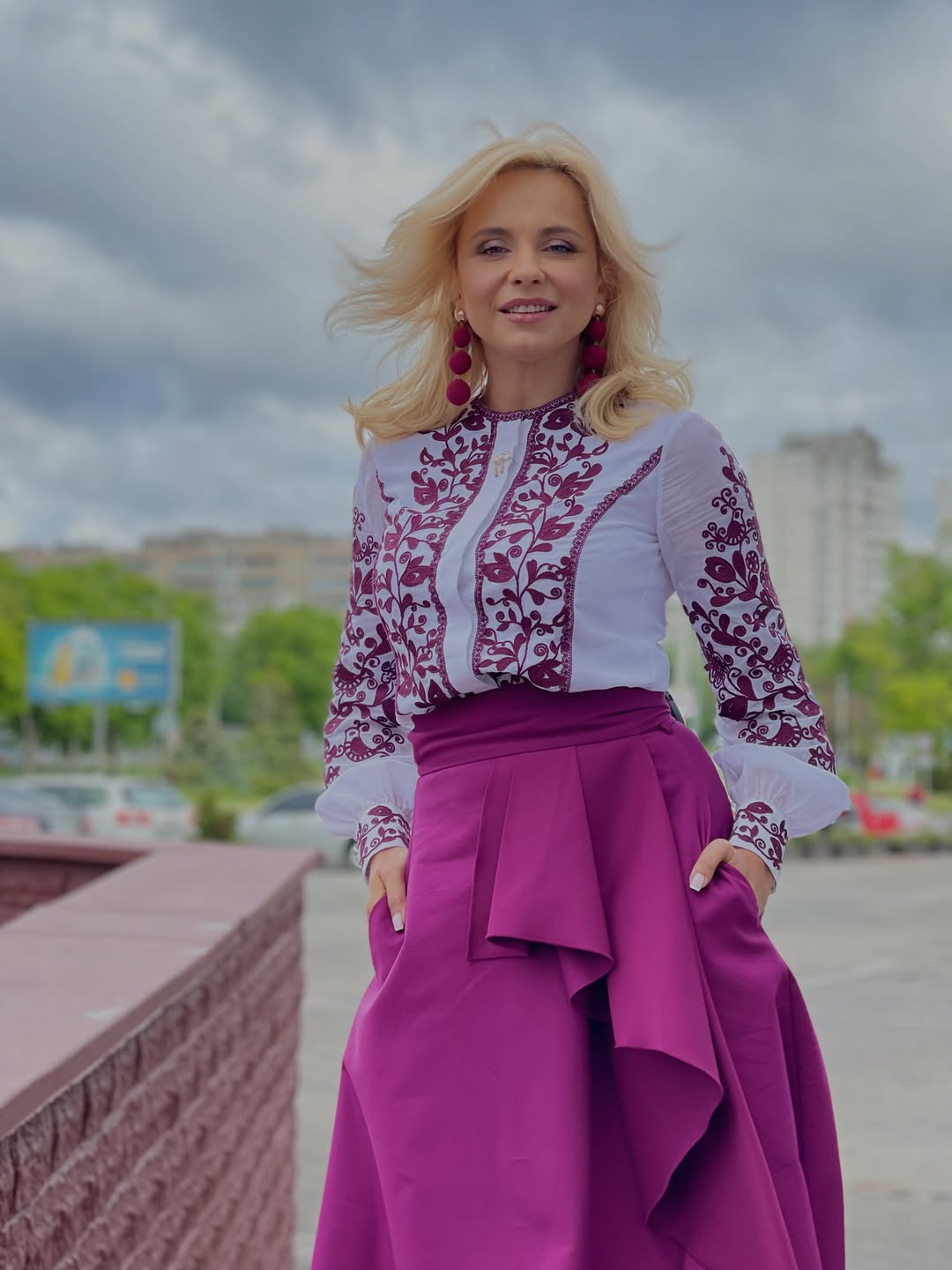 Праздничные "луки", в которых хочется встретить День Независимости: что носят Джамала, Ребрик и другие звезды