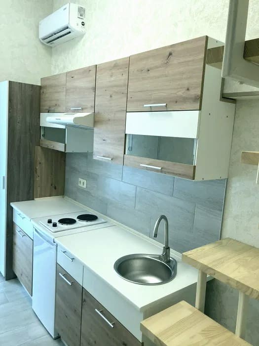 Розетки в душі і телевізор на ногах: у Києві продають квартиру-"комору" за 33 тис. доларів