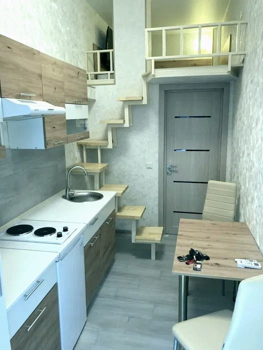 Розетки в душі і телевізор на ногах: у Києві продають квартиру-"комору" за 33 тис. доларів