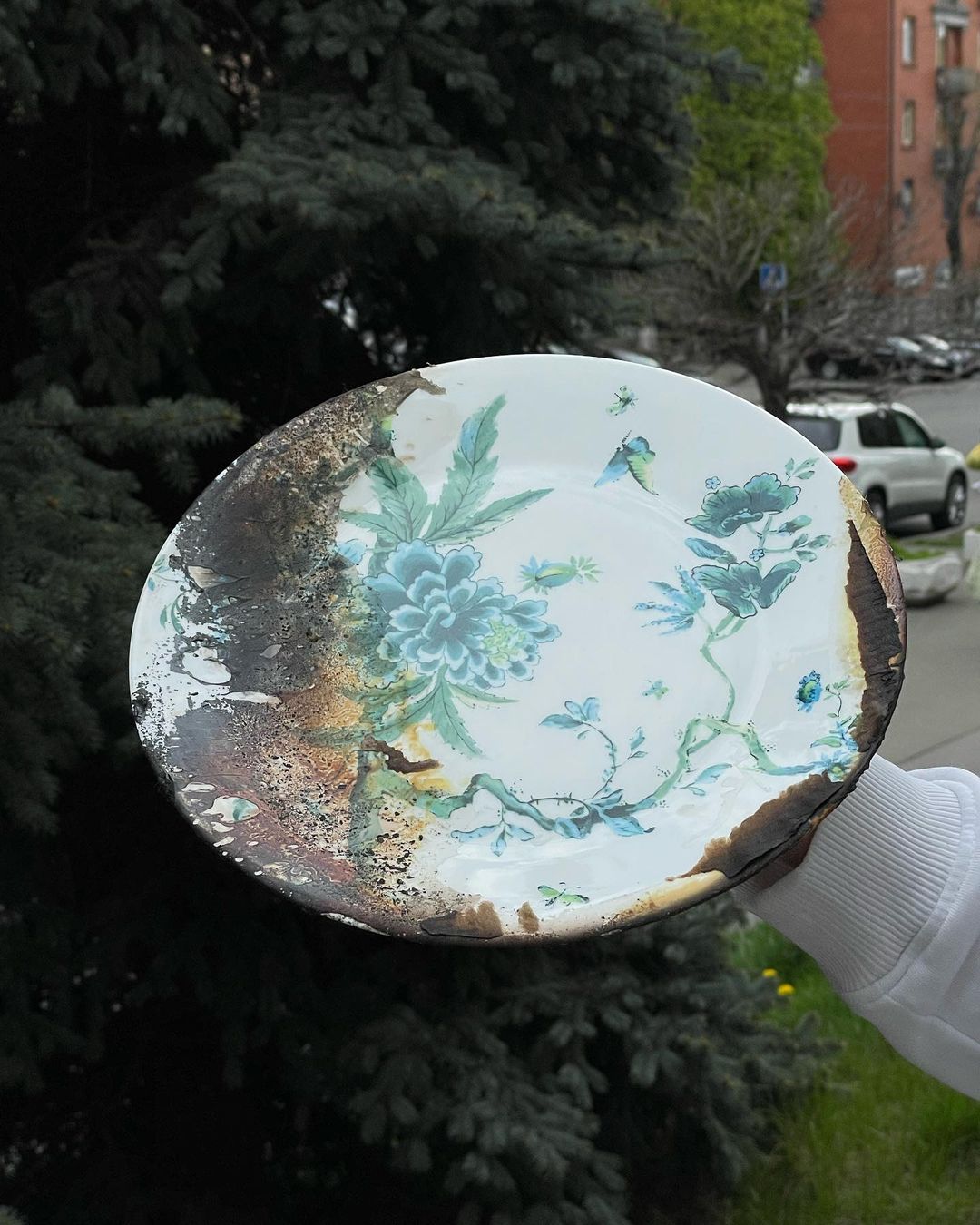 Ці тарілки й чашки дали відсіч ворогові під Бучею. Тепер вони наблизять нашу перемогу